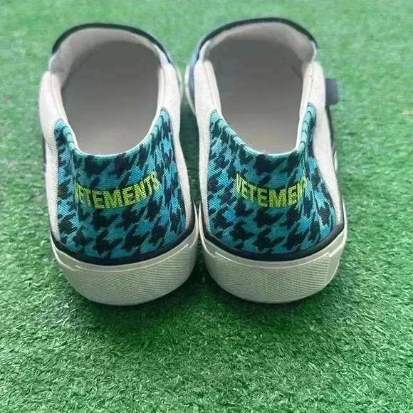 Vetements - Picture 5 of 7